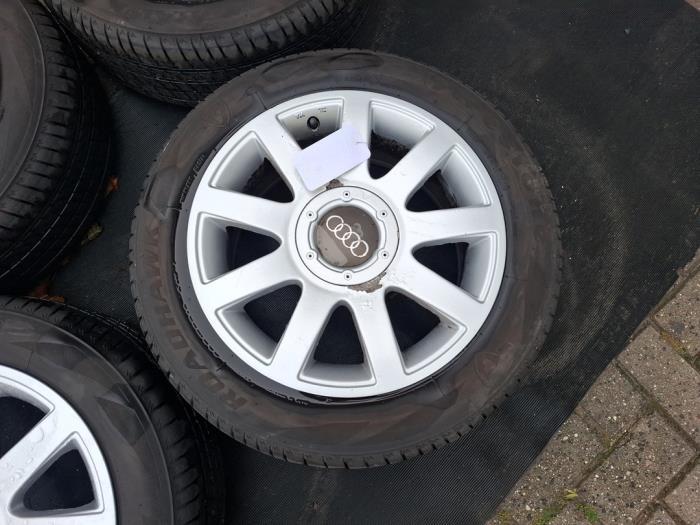 Foto 3 van Sportvelgenset + banden van een Audi A4