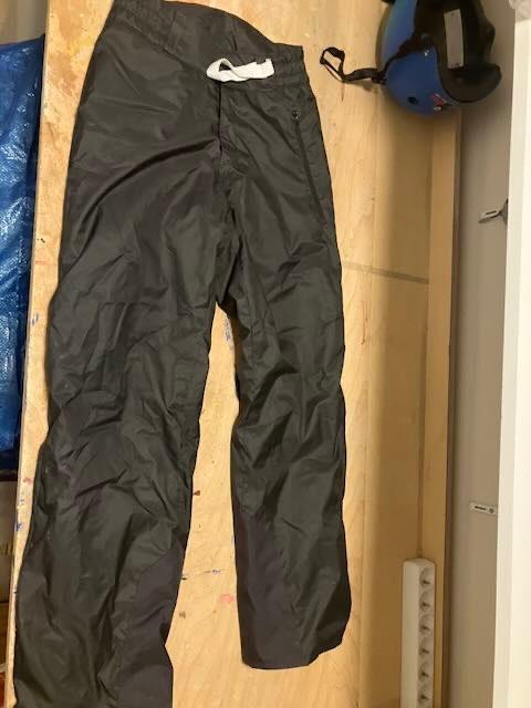 Skibroek zwart merk Decathlon maat S, Kleding | Dames, Wintersportkleding, Zo goed als nieuw, Maat 36 (S), Decathlon, Ophalen