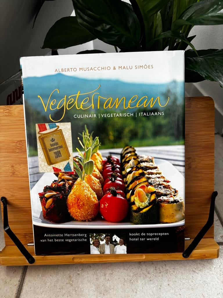 Vegeterranean - Culinair Vegetarisch Italiaans Kookboek, Boeken, Kookboeken, Italië, Vegetarisch, Voorgerechten en Soepen, Ophalen of Verzenden