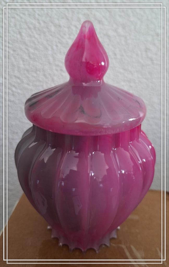 Prachtige kleine  urn grijs en Roze gemarmerd.Nieuw!, Ophalen of Verzenden, Nieuw, Knutselwerk