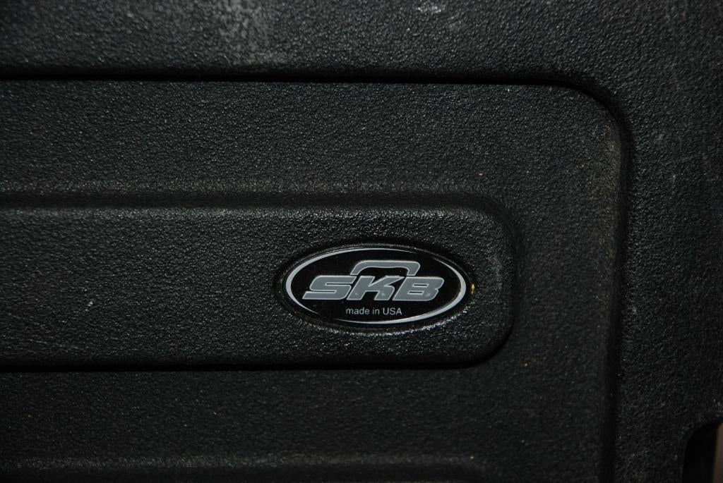 SKB  19 inch flightcase op wielen als trolley  <26260247>, Gebruikt, ., Drums of Percussie, Ophalen of Verzenden