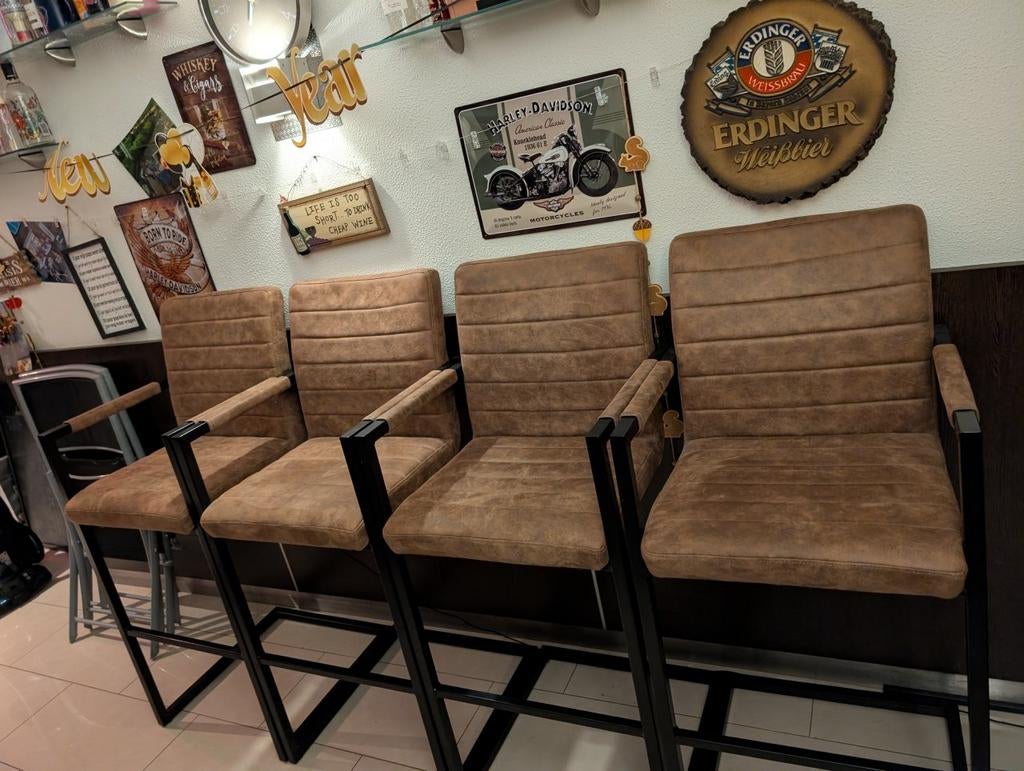Set van 4 bruine barstoelen met armleuning, Huis en Inrichting, Barkrukken, Ophalen, Met voetsteun, 60 tot 90 cm, Zo goed als nieuw