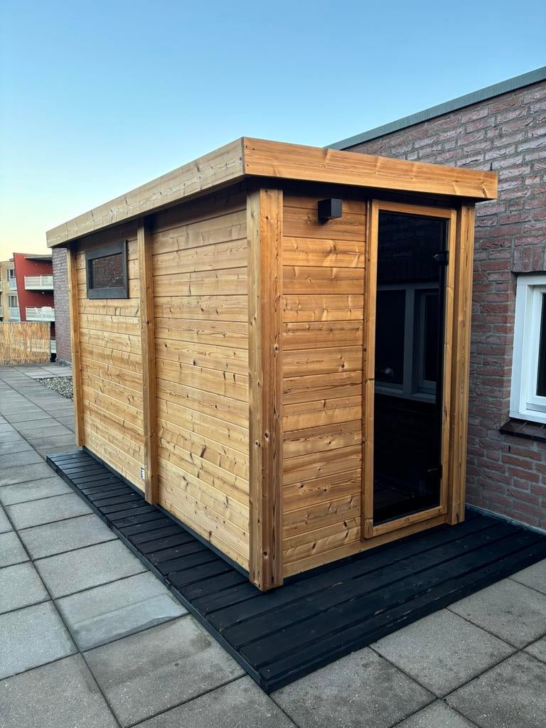 Maatwerk thermowood buitensauna met voorruimte. Sauna, Ophalen of Verzenden, Zo goed als nieuw