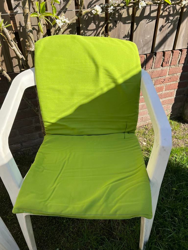 8 tuinstoelen met kussens handig voor er bij voor elk feesje, Tuin en Terras, Ophalen, Gebruikt, Kunststof