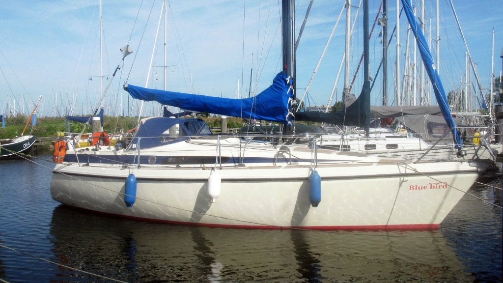 Zeilboot Bavaria 890, 9 m, Gebruikt, Binnenboordmotor, 10 pk