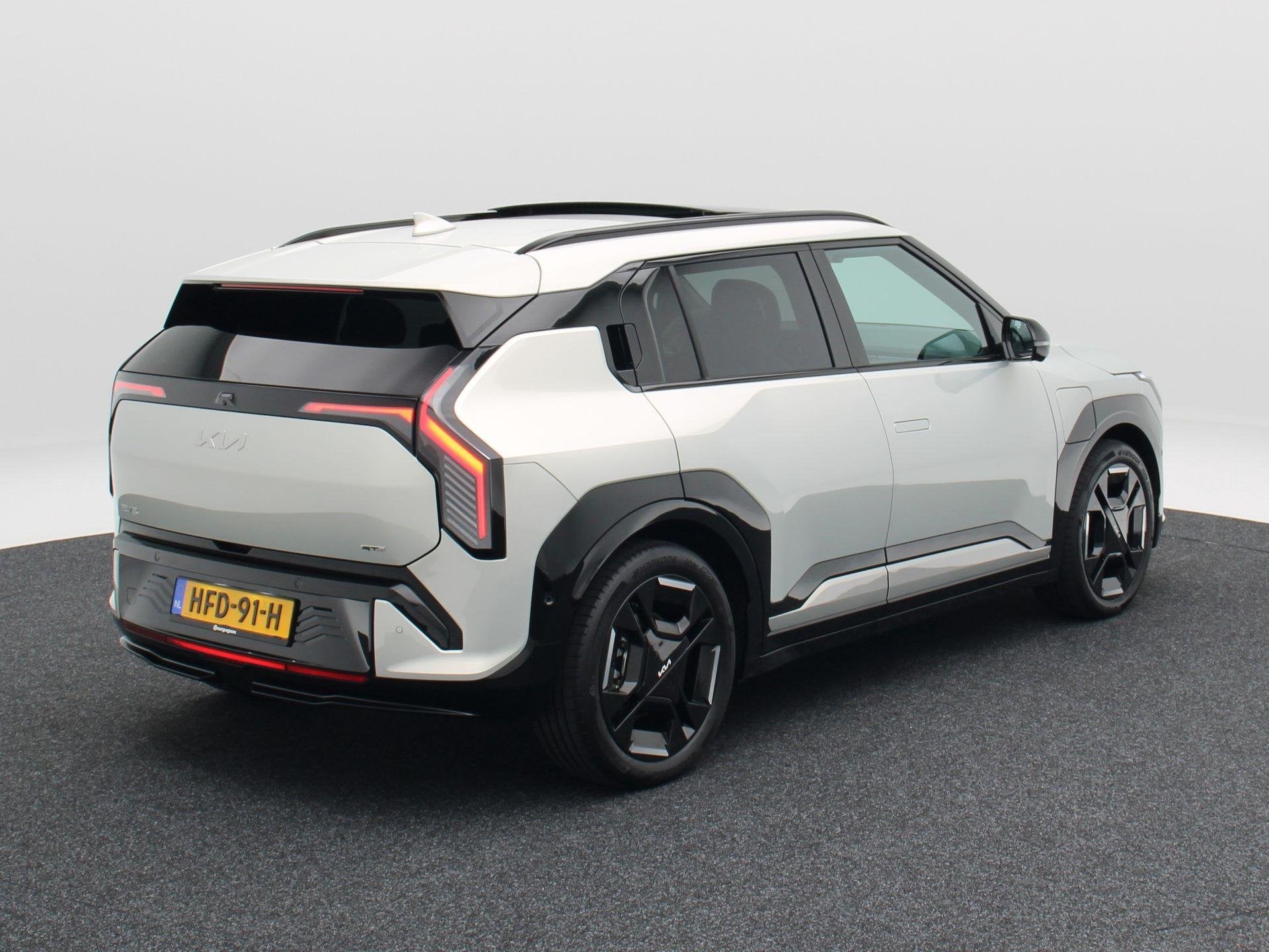 Kia EV3 GT-PlusLine 81.4 kWh 204 Pk | Trekhaak | Carplay | H, Origineel Nederlands, 204 pk, 1000 kg, Lichtsensor