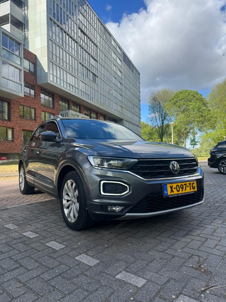 Volkswagen T-Roc 1.5 TSI 150pk 7-DSG 2018 Grijs, 1498 cc, Zwart, 4 cilinders, Leder en Stof