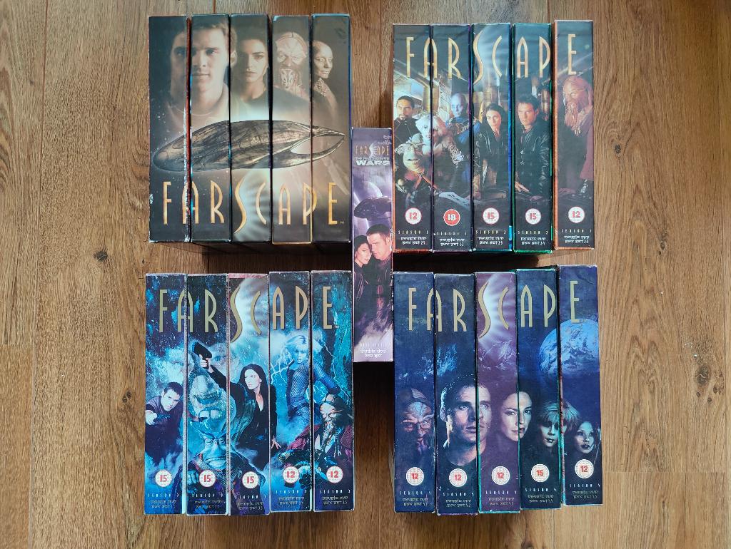 Farscape - Seasons 1-4 - 21 Boxsets - Peacekeeper wars, Alle leeftijden, Ophalen of Verzenden, Zo goed als nieuw