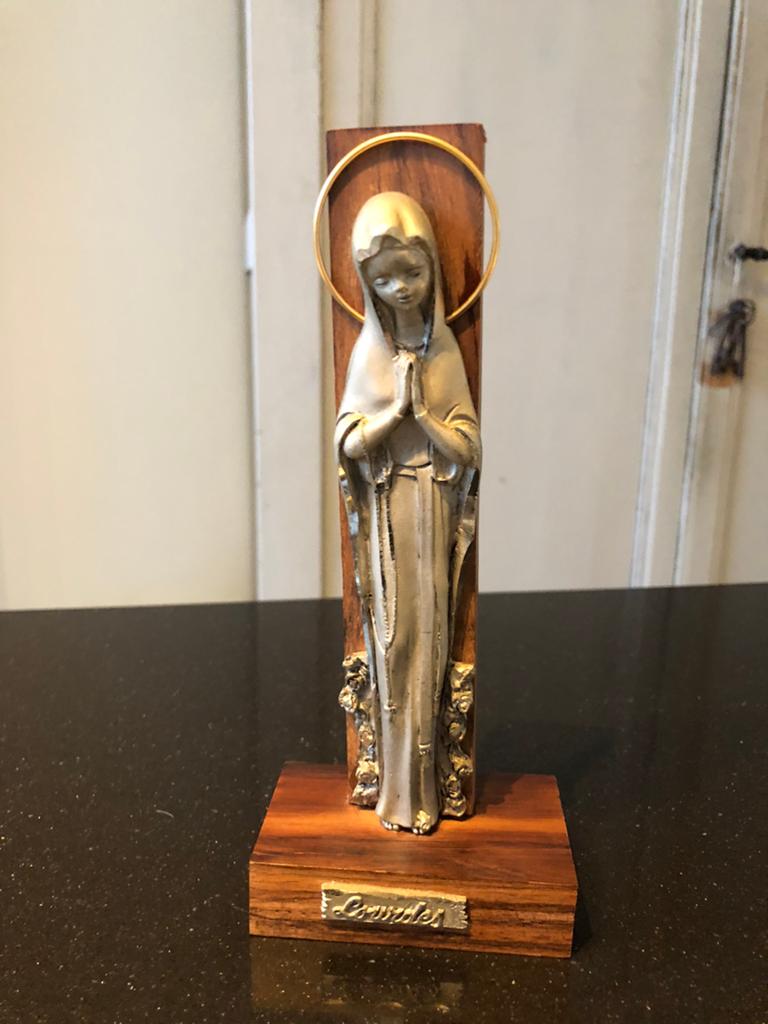 Mooi brocante souvenir de Lourdes met heilig figuurje, Ophalen of Verzenden, Gebruikt, Overige typen, Christendom | Katholiek