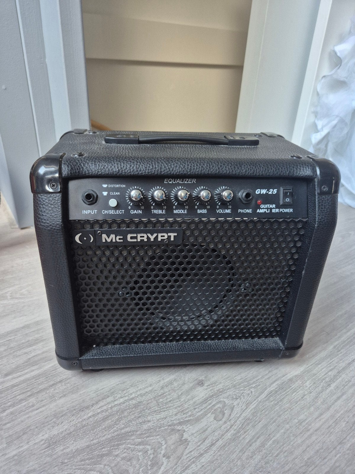 Mc Crypt GW-25 Gitaarversterker - Compact & Veelzijdig, Ophalen of Verzenden, Gebruikt, Gitaar, Minder dan 50 watt