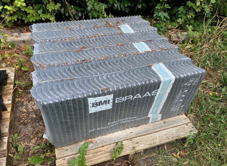 108 stuks monier sneldek dakpannen nieuw in verpakking, Doe-het-zelf en Verbouw, Ophalen, 10 tot 15 m², Steen of Klei, Zwart