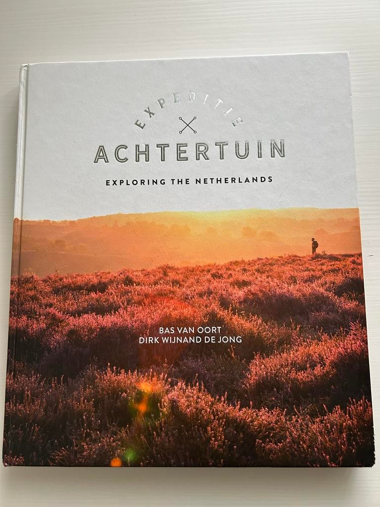 Koffietafelboek - Expeditie achtertuin, Ophalen of Verzenden, Reisgids of -boek, Benelux, Gelezen