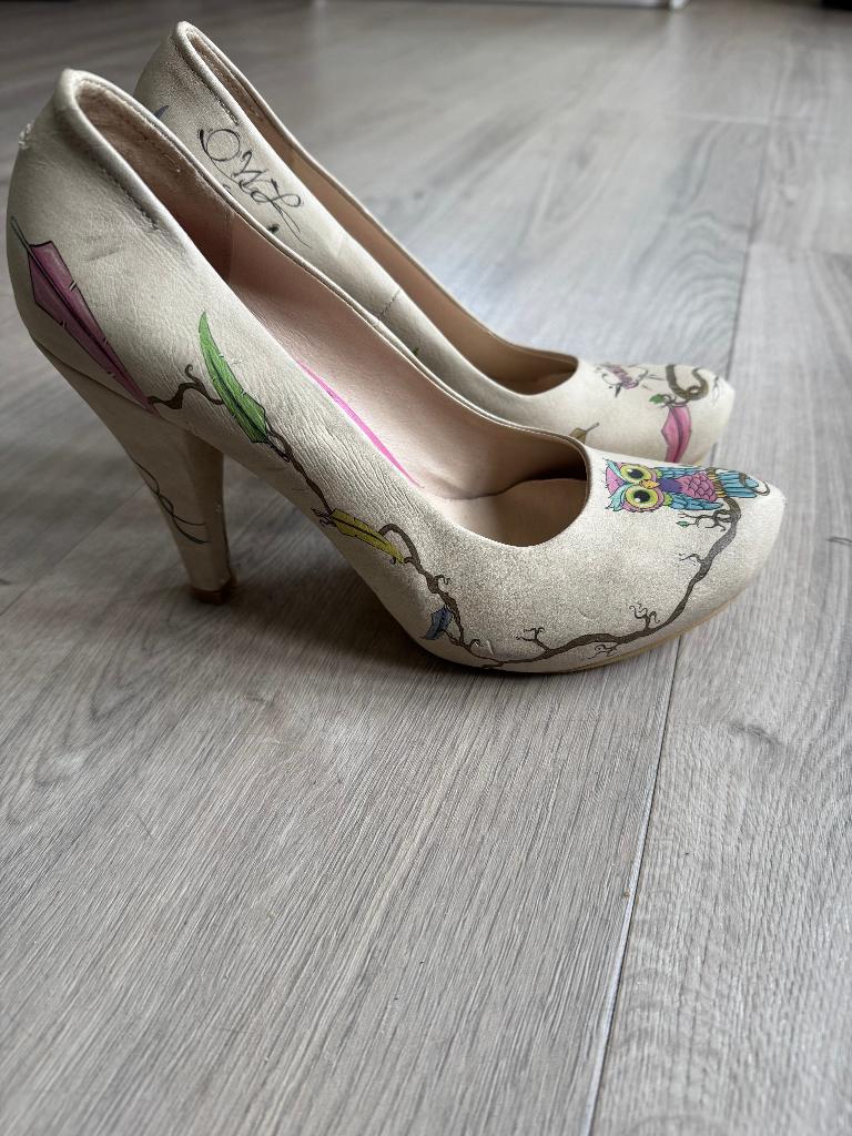 DOGO pumps nette staat maat 39 DZ, Kleding | Dames, Schoenen, Pumps, Beige, Dogo, Ophalen of Verzenden