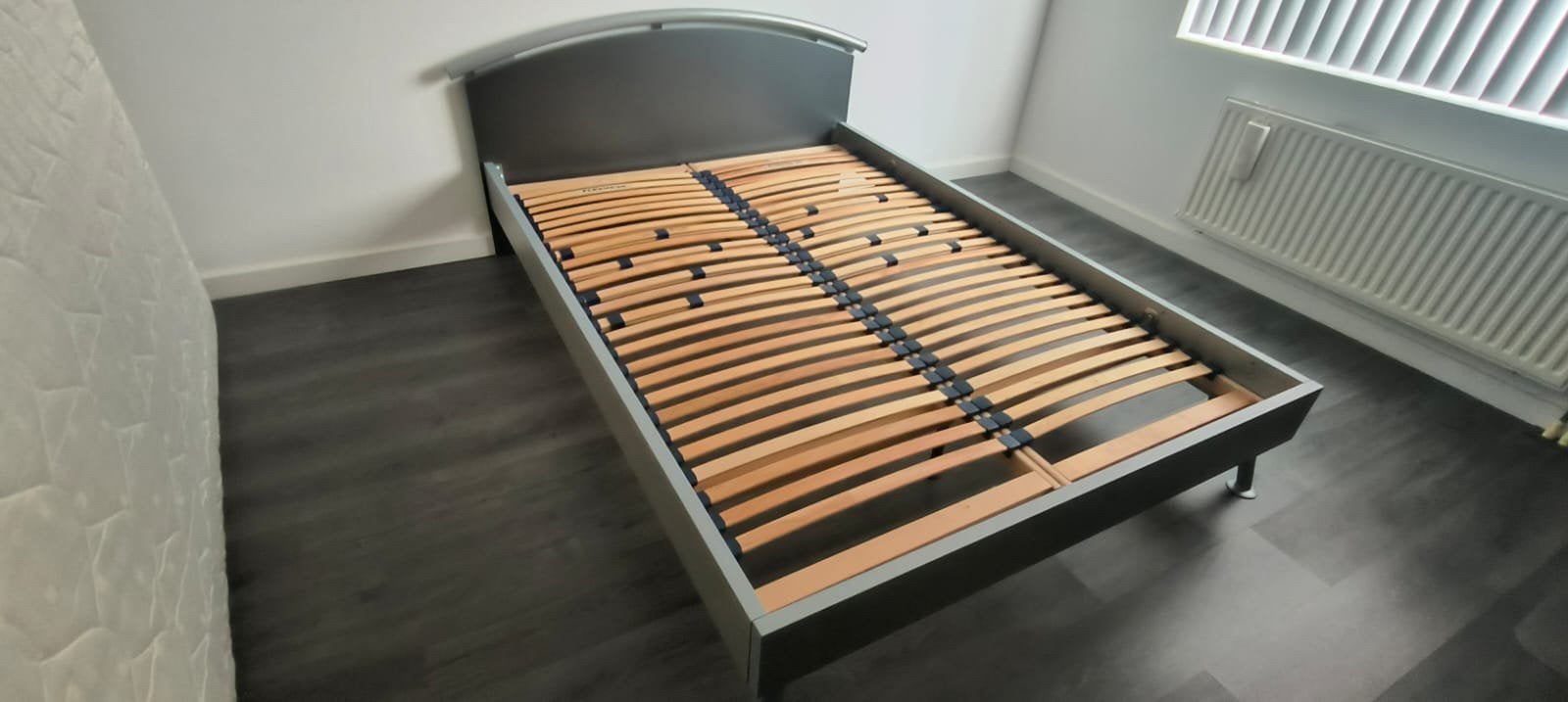 Grijze metalen twee persoonbed, Ophalen, Tweepersoons, 140 cm, Zo goed als nieuw