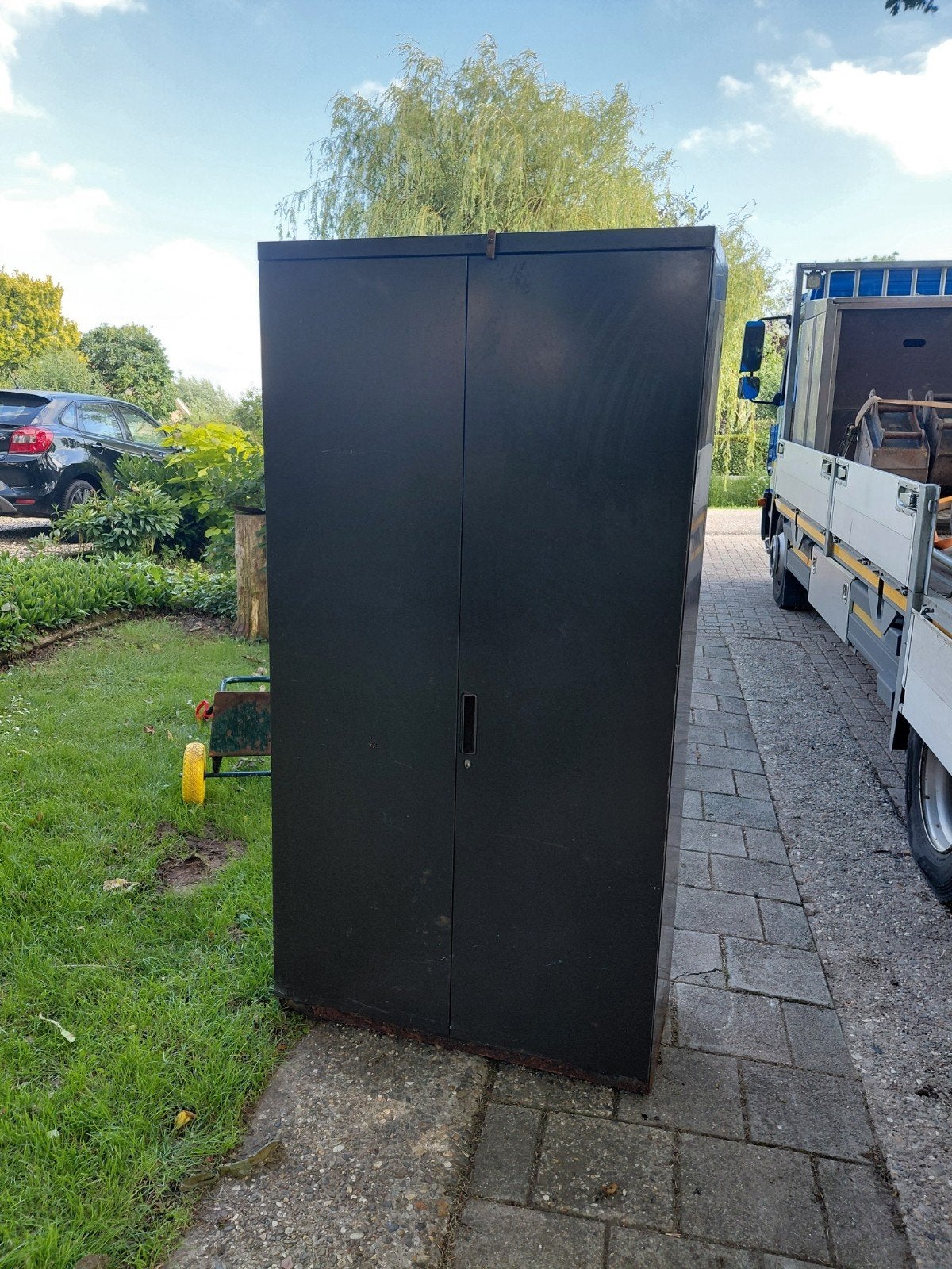 Stevige metalen kast met dubbele deuren, Ophalen, Industrieel, functioneel, 50 tot 100 cm, Metaal