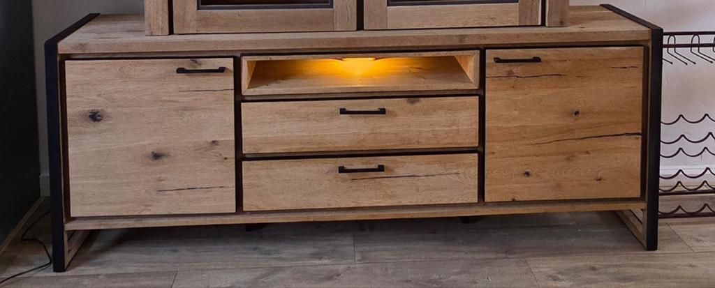 Henders & Hazel Dressoir Metalo 210 cm, Ophalen, Met deur(en), Zo goed als nieuw, 200 cm of meer