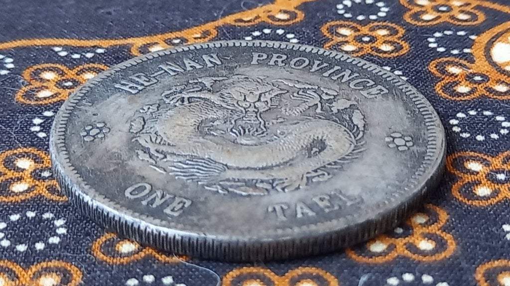 Mooie oude Chinese One Tael munt met karakters 4,4 cm., Antiek en Kunst, Zilver, China, Ophalen of Verzenden, Brons