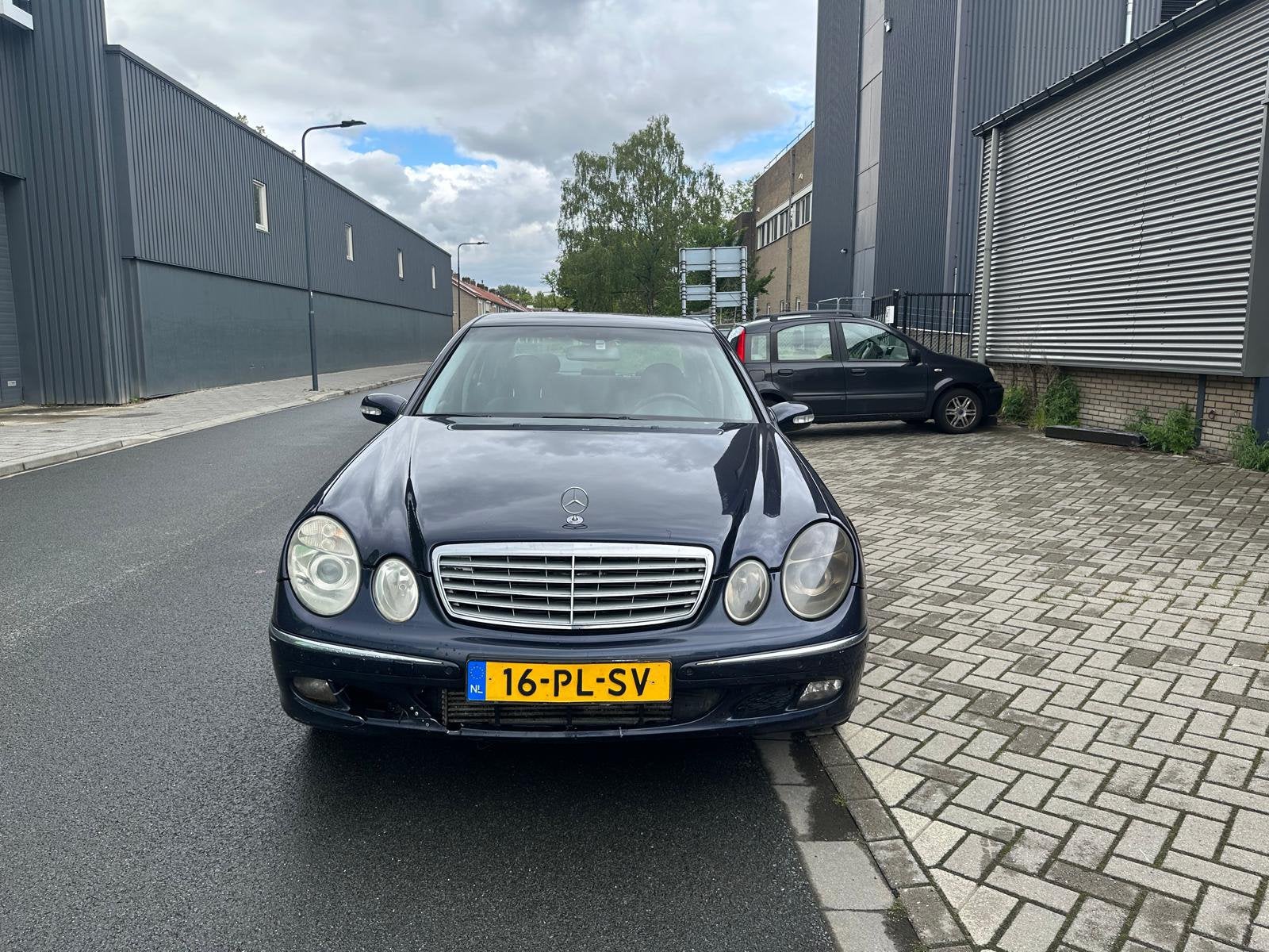 Mercedes-Benz E-Klasse 2.7 CDI E270 Sedan AUT 2004 Blauw, Auto's, Mercedes-Benz, Automaat, Blauw, Origineel Nederlands, Bedrijf