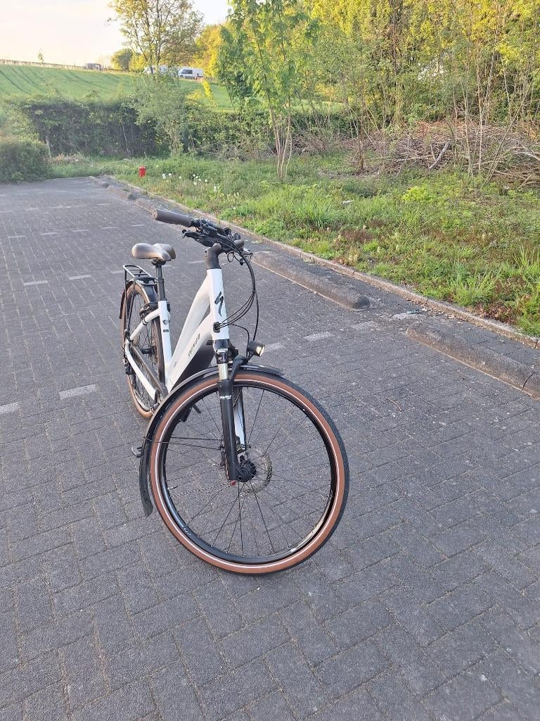 Specialized Turbo Como 4.0  – Luxe Stads-Cruiser, Versnellingen, 56 cm of meer, Zo goed als nieuw, Schijfrem