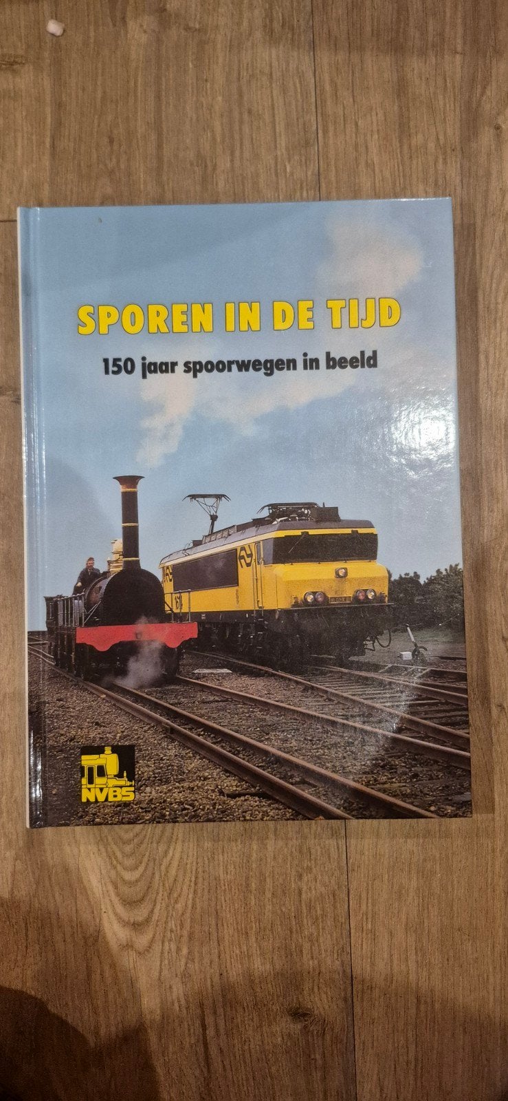 SPOREN IN DE TIJD: 150 jaar spoorwegen in beeld, Ophalen, Zo goed als nieuw, Trein