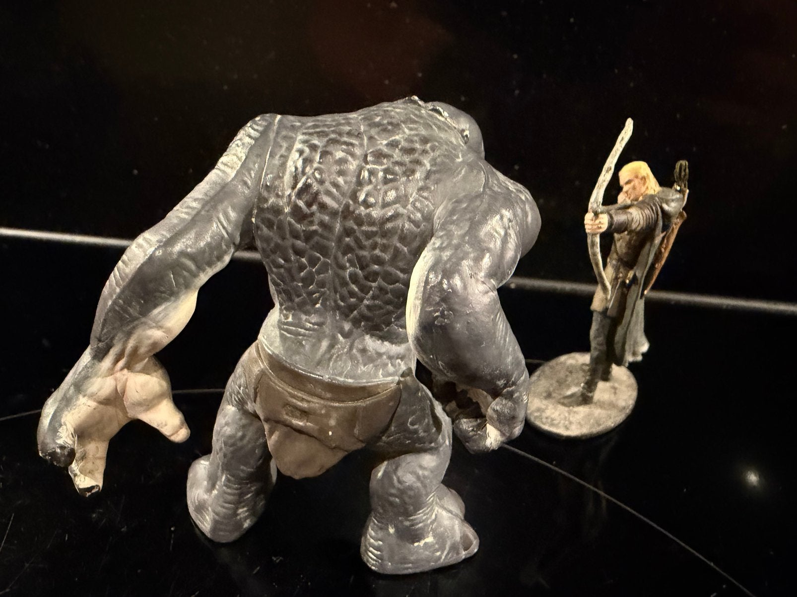 NLP lord of the rings: Legolas vs Moria Troll, Verzamelen, Ophalen of Verzenden, Zo goed als nieuw, Beeldje of Buste