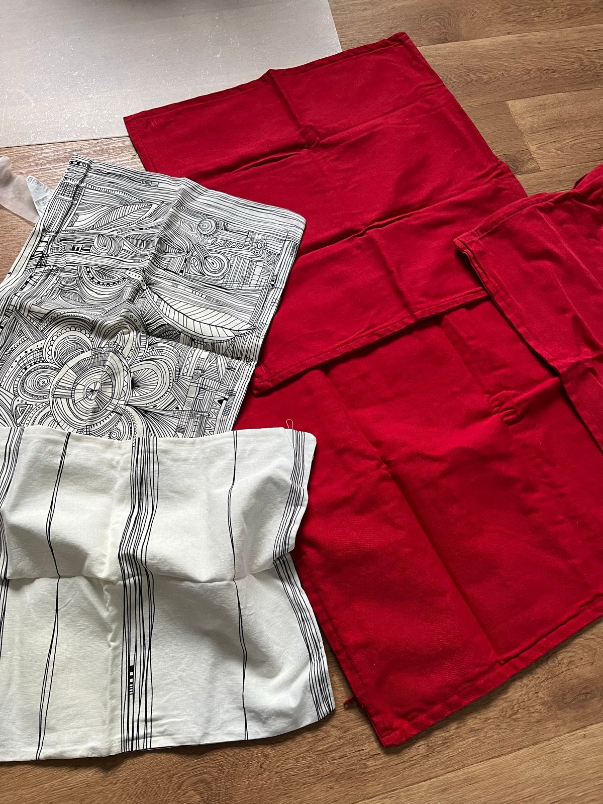 Diverse kussenhoezen - rood, zwart-wit, gestreept, Gebruikt, Meerkleurig, Met print, Ophalen of Verzenden
