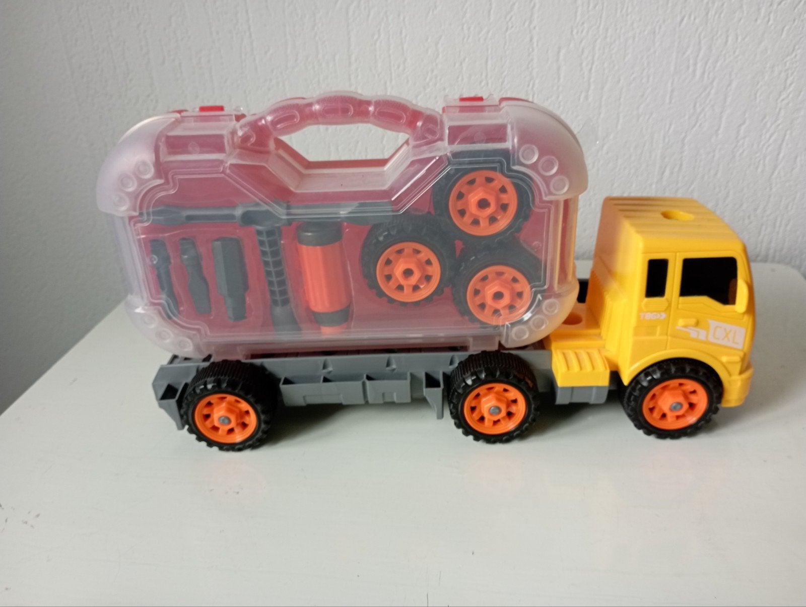 Gele speelgoedvrachtwagen met gereedschapskist, Kinderen en Baby's, Ophalen of Verzenden, Gebruikt
