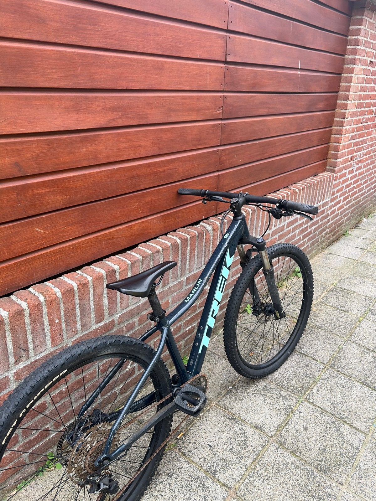 Foto 3 van Trek Marlin Mountainbike - Maat 6 - Alles werkt nog