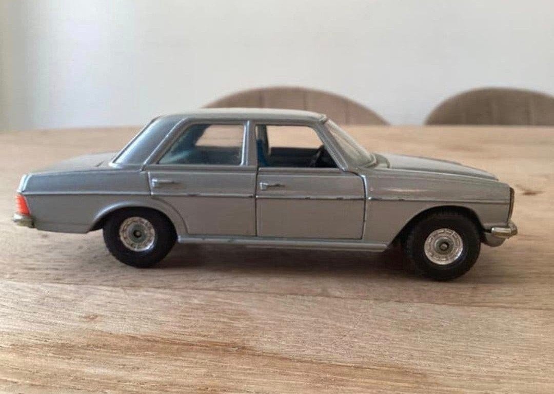 Corgi Mercedes-Benz 240D – schaal 1:36, Hobby en Vrije tijd, Ophalen of Verzenden, Gebruikt, Auto, Corgi
