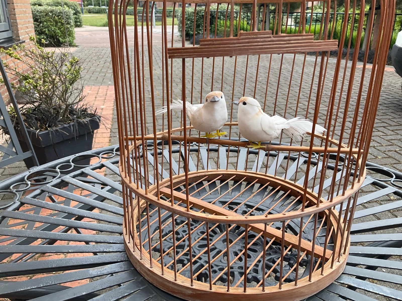Schattig Vintage Houten Vogelkooitje met Twee Vogeltjes, Antiek en Kunst, Ophalen of Verzenden