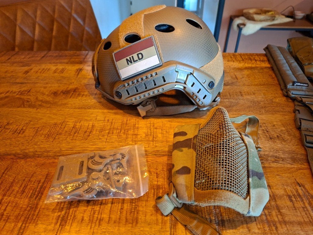 Fast Helmet met facemask, Verzamelen, Ophalen of Verzenden, Landmacht, Nederland, Overige typen