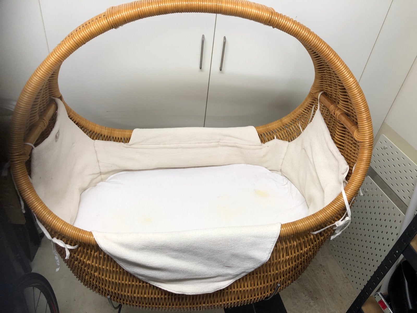 Rotan Baby Wieg met Matrasje - Zo Goed als Nieuw, Kinderen en Baby's, Babywiegjes en Ledikanten, Zo goed als nieuw, Wieg, Ophalen of Verzenden