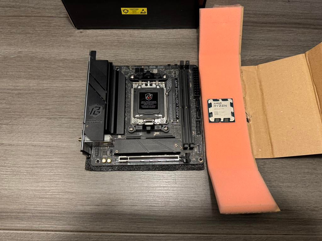 Asrock A620I Lighting Wifi moederbord, Ophalen, Gebruikt, DDR4