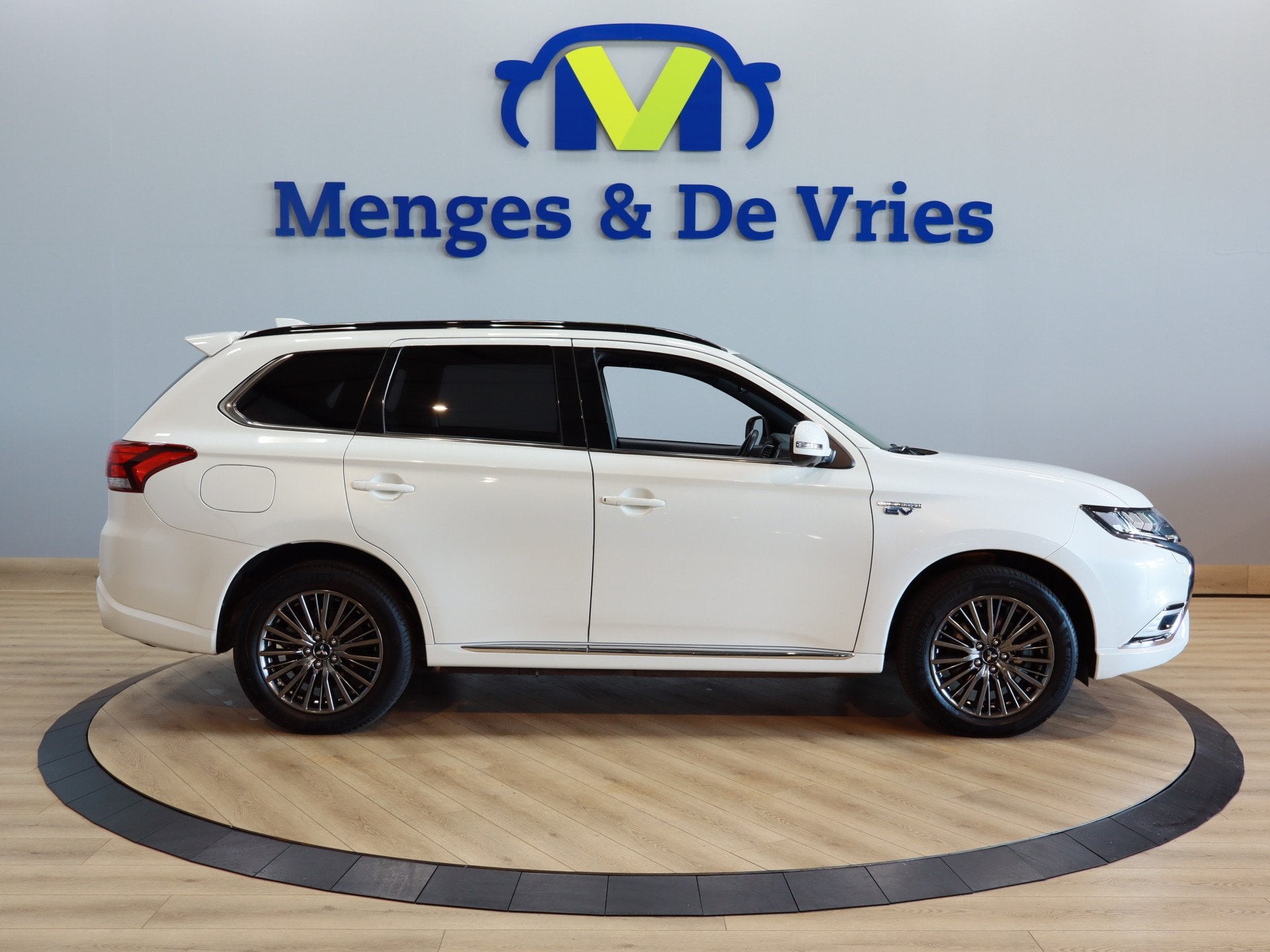 Mitsubishi Outlander 2.4 PHEV S-Edition Airco ECC | Panorama, Auto's, Mitsubishi, Automaat, 12 maanden, 4 cilinders, Automatische klimaatregeling