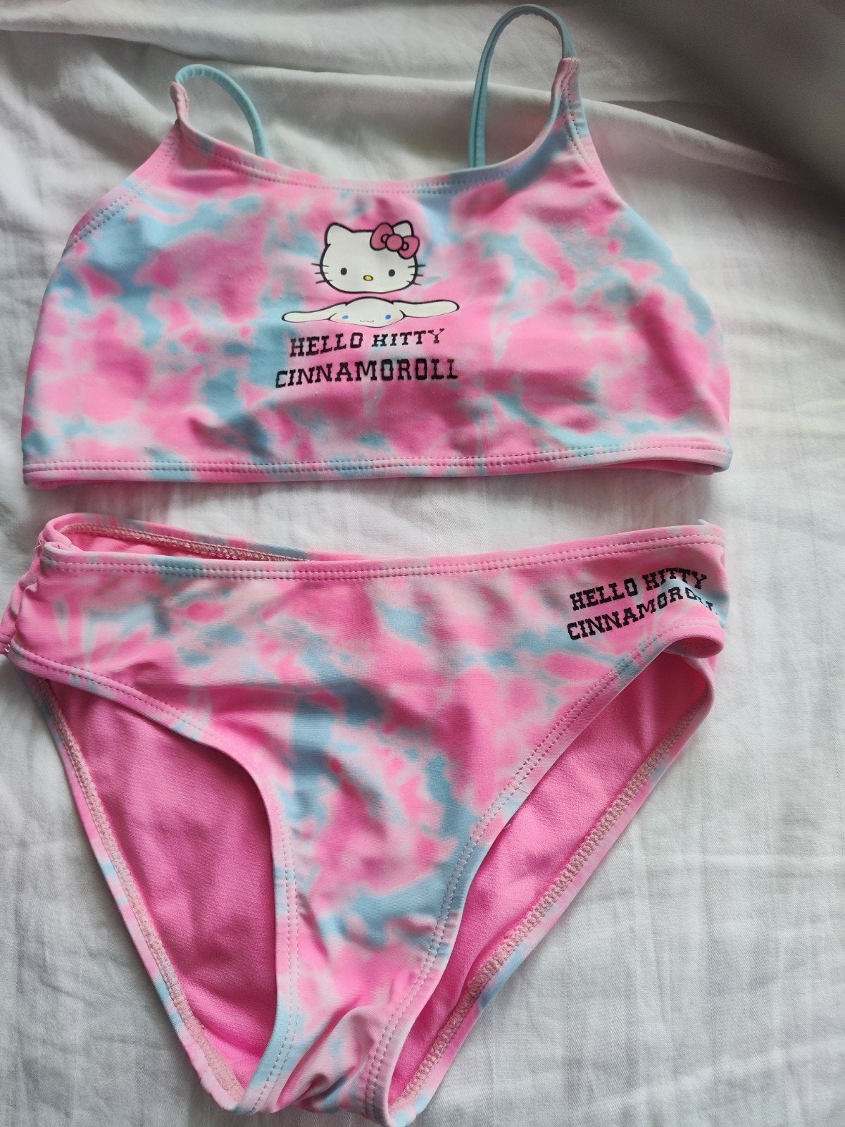 Hello Kitty & Cinnamoroll Bikiniset - Zo goed als nieuw, Bikiniset, Meisje, Ophalen of Verzenden, Zo goed als nieuw