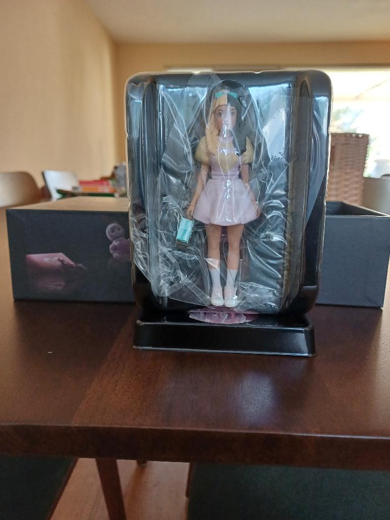 Melanie Martinez crybaby trilogy tour figurine, Ophalen, Nieuw, Pop, Beeldje of Miniatuur