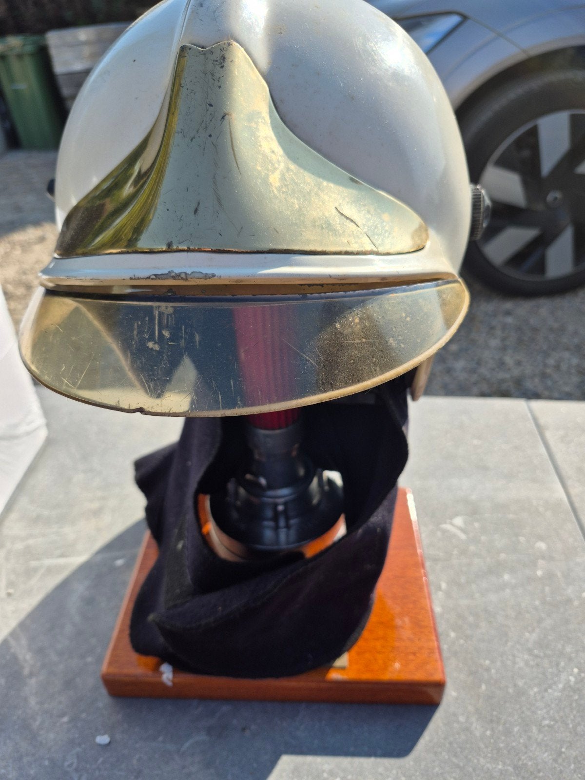 Brandweerhelm met gedenkplaat - Uniek verzamelstuk, Ophalen of Verzenden