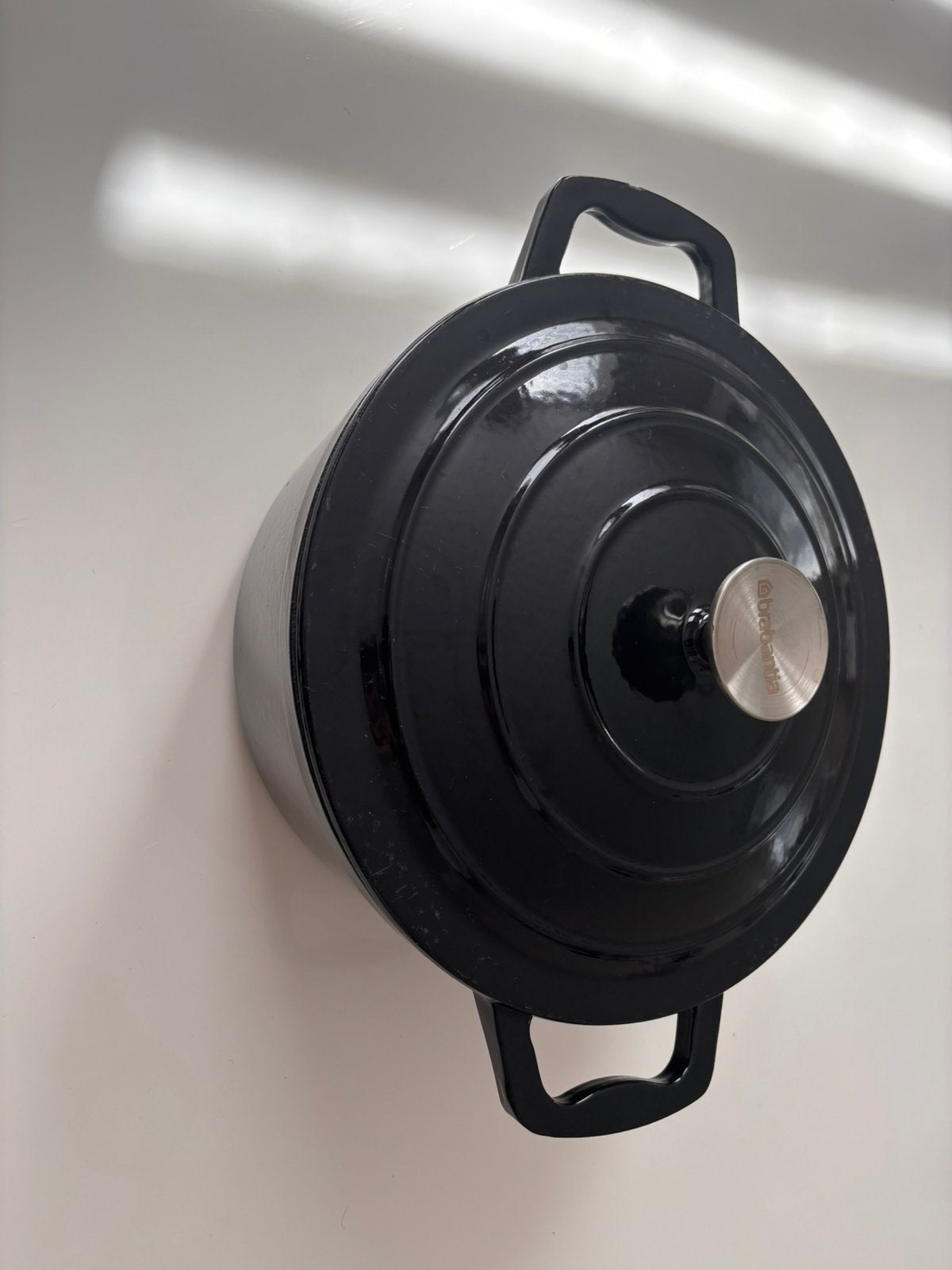 Brabantia Braadpan gietijzer 26 cm dutch oven, Ophalen of Verzenden, Zo goed als nieuw, Gietijzer