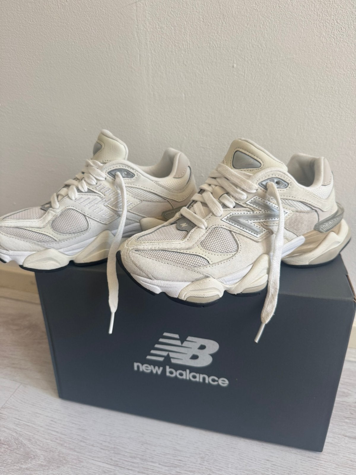 New balance 9060 maat 37, Kleding | Heren, Schoenen, Ophalen of Verzenden, Zo goed als nieuw, Zwart
