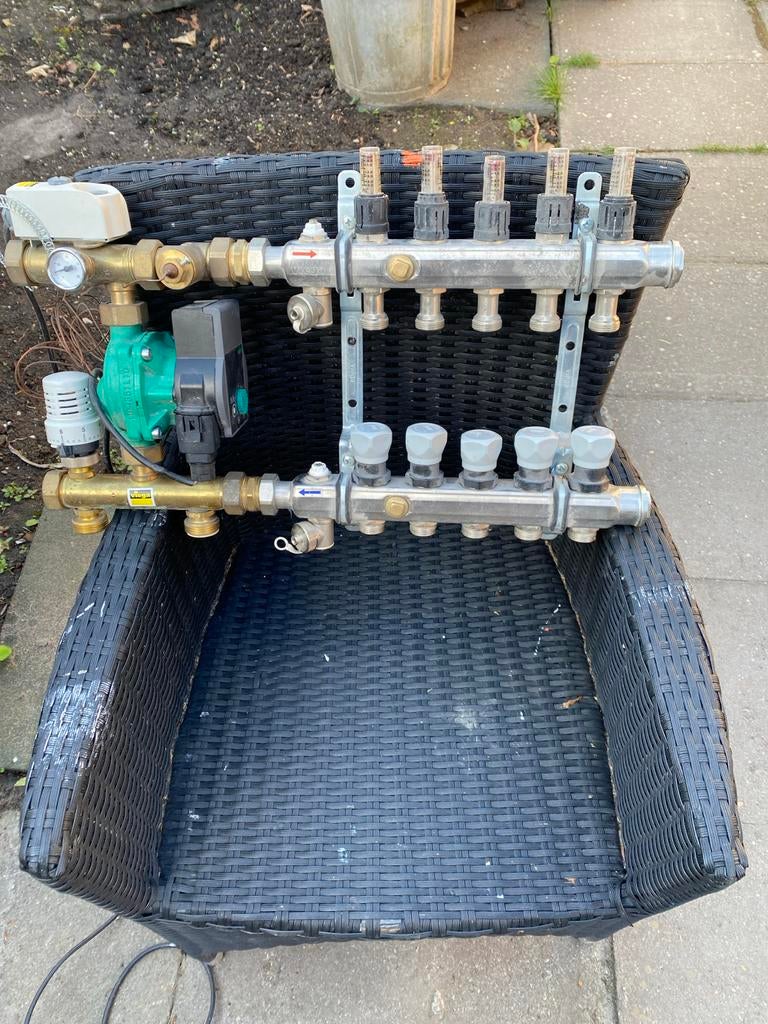 Vloerverwarming verdeler met Wilo pomp, Doe-het-zelf en Verbouw, Verwarming en Radiatoren, 30 tot 80 cm, Gebruikt, Overige typen