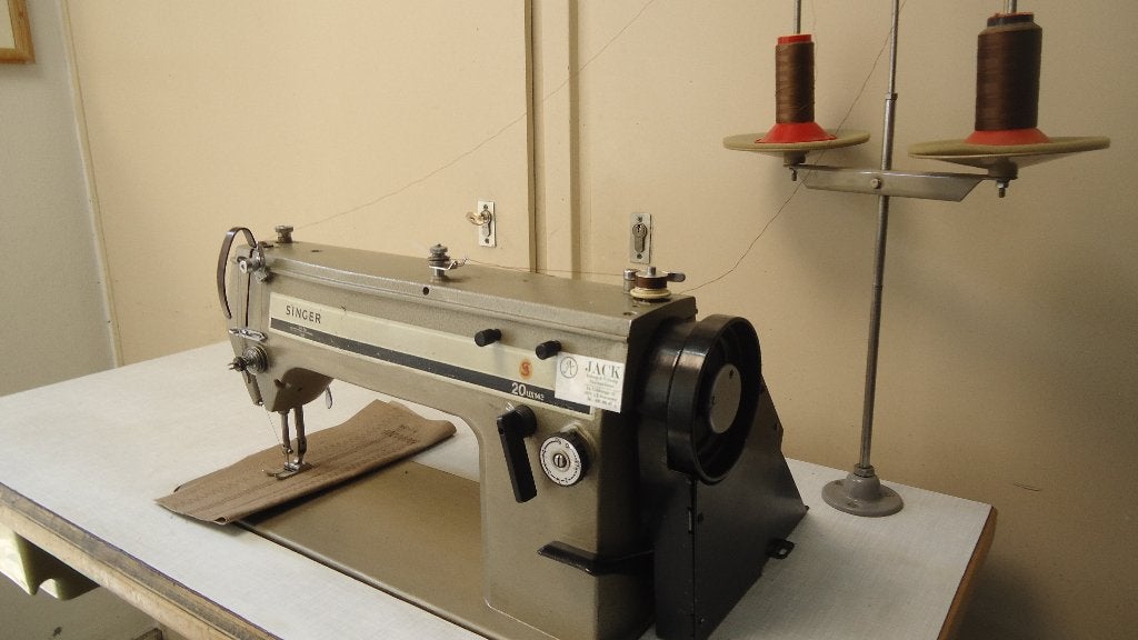 Industrie Naaimachine Singer Zig -zag Rechtstikker (20 UX143, Hobby en Vrije tijd, Naaimachines en Toebehoren, Gebruikt, Singer