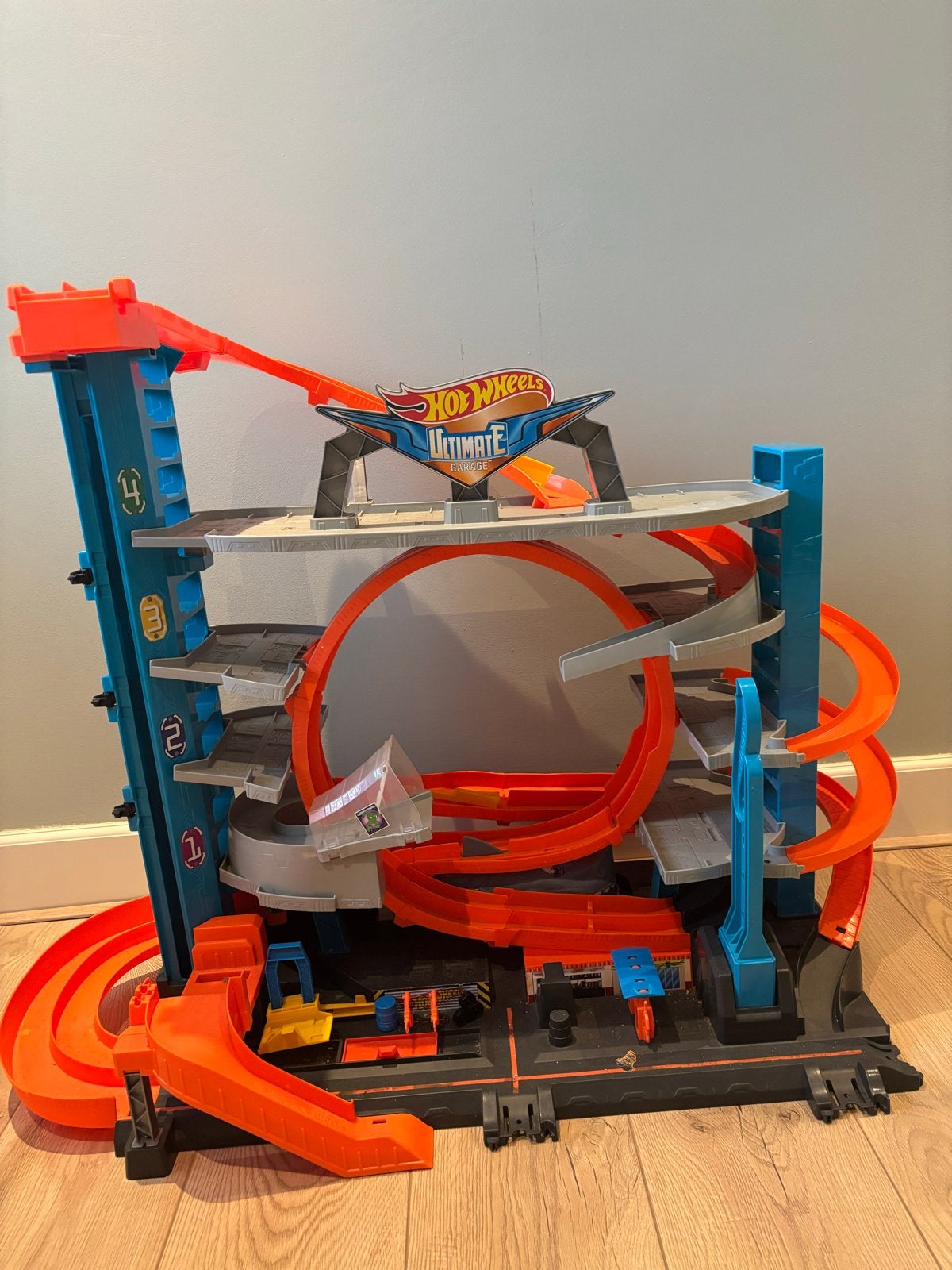 Hot Wheels Ultimate Garage Racebaan met Looping, Kinderen en Baby's, Speelgoed | Racebanen, Ophalen, Racebaan, Zo goed als nieuw