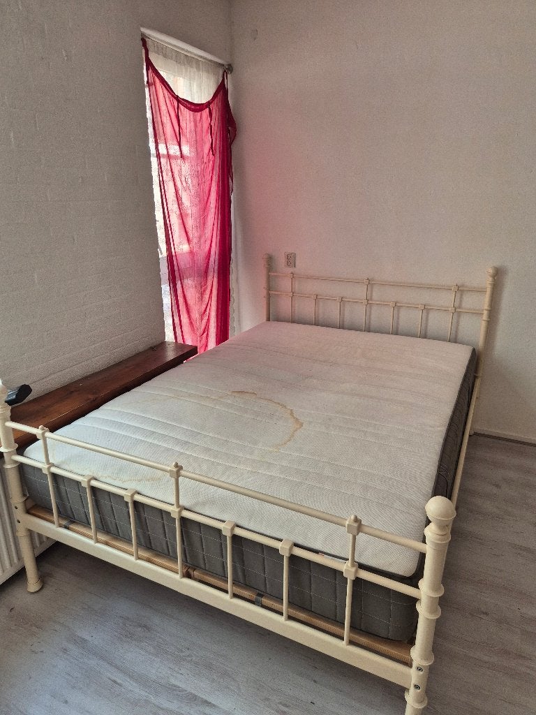 Gratis bed met matras, Ophalen, Gebruikt, 140 cm, Twijfelaar