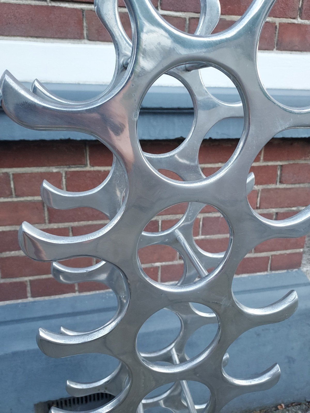 Foto 5 van Zilverkleurig wijnrek van gepolijst aluminium 27 flessen