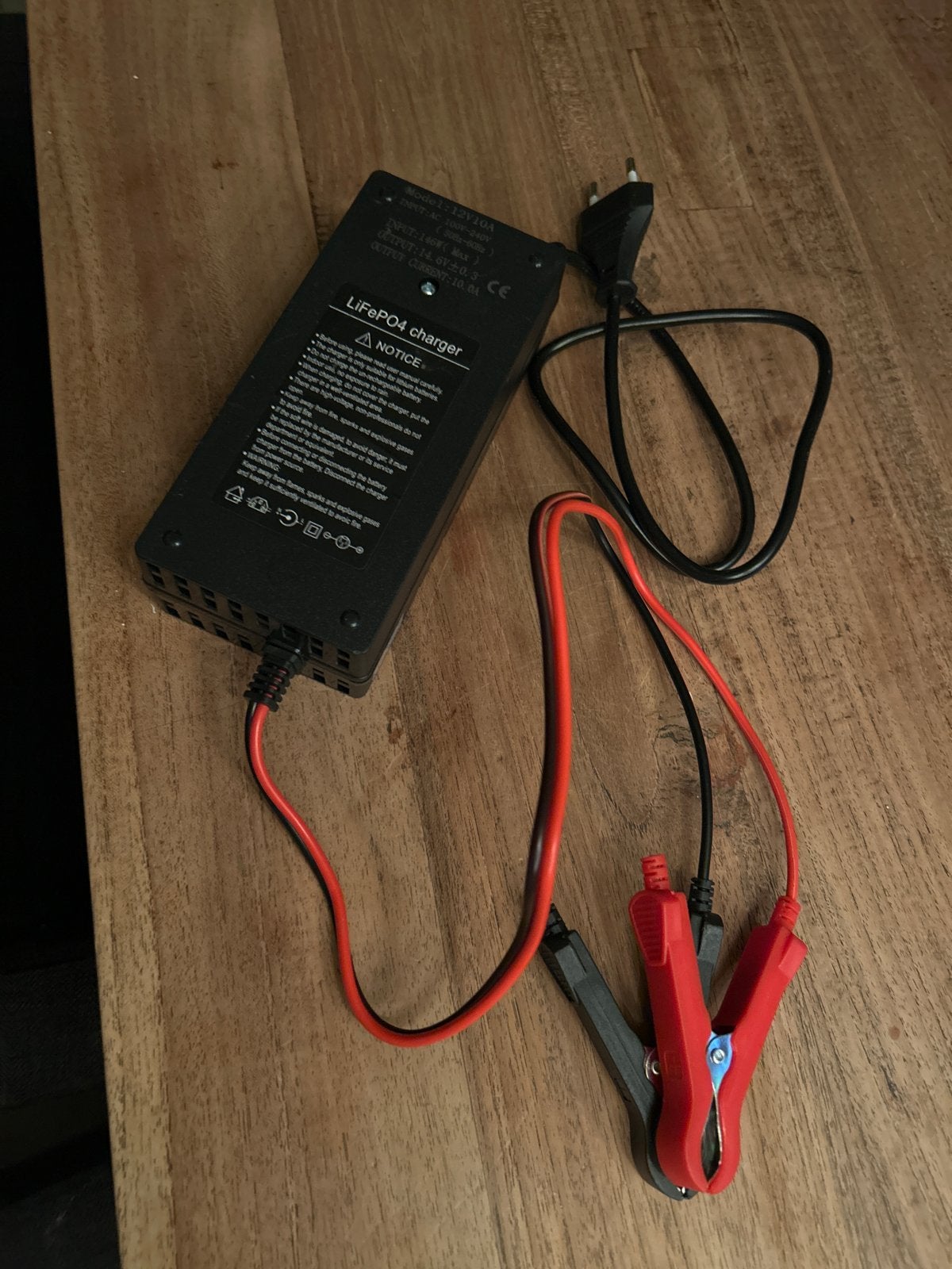 LiFePO4 acculader 12V-10A, Gebruikt