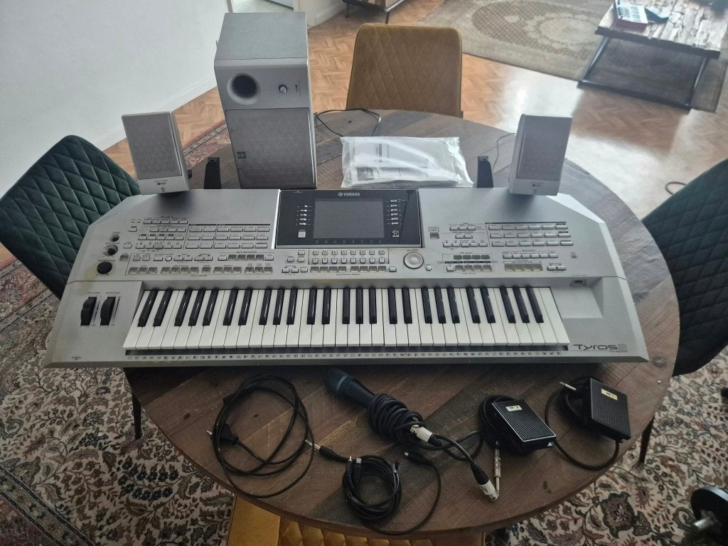 Yamaha Tyros 2 Keyboard met speakers en accessoires, Muziek en Instrumenten, Ophalen, Yamaha, Aanslaggevoelig, 61 toetsen