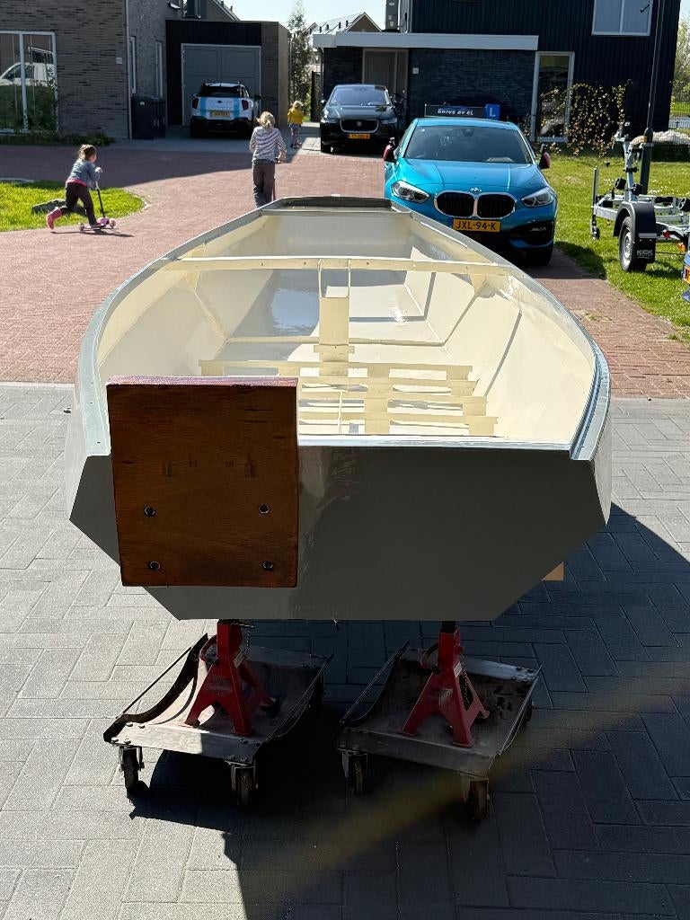 Prachtig gerenoveerde schouw (5m) – klaar voor gebruik, Watersport en Boten, Sloepen, Ophalen, Staal, Zo goed als nieuw, Buitenboordmotor