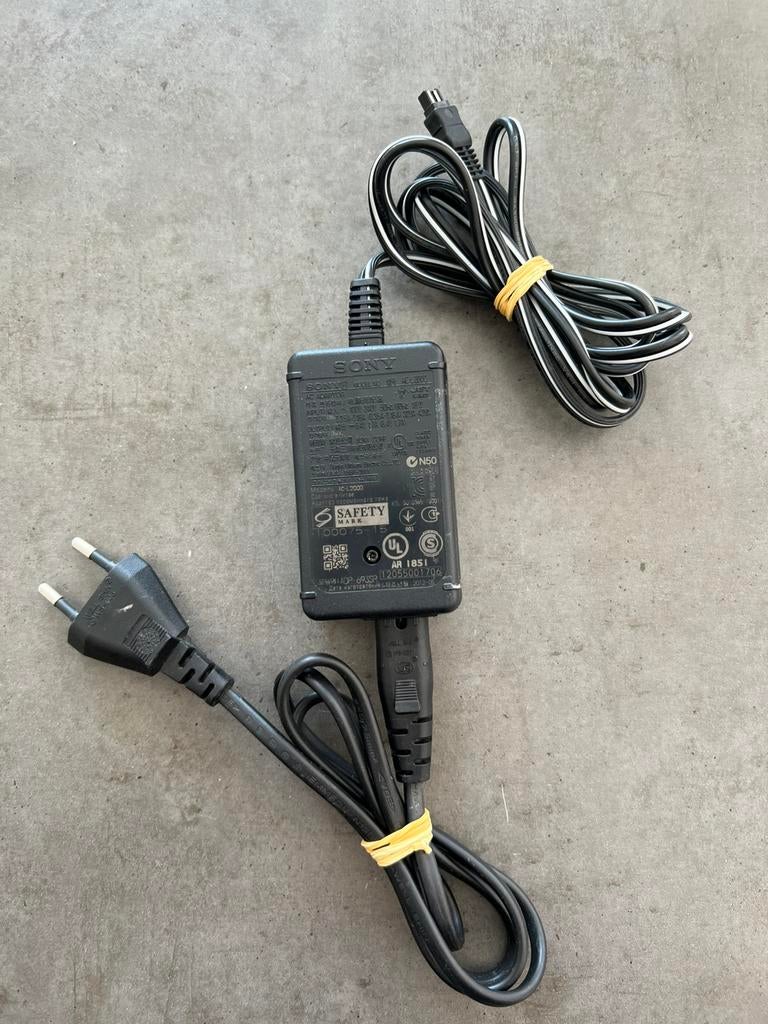 Sony 8.4Volt adapter (AC-L200D), Ophalen of Verzenden, Zo goed als nieuw