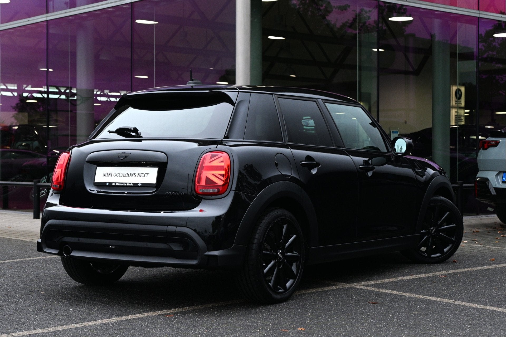MINI Hatchback Cooper Classic Camden Automaat / Sportstoelen, Auto's, Dealer onderhouden, 136 pk, Met garantie (alle), Zwart