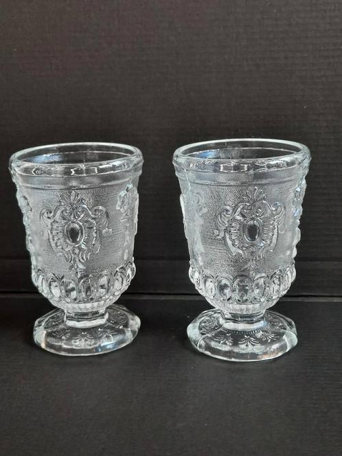 (wijn)glazen op voet , persglas . Art Deco . set van 2, Ophalen of Verzenden
